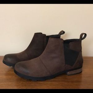 LIKE NEW Women’s Sorel Emilie Chelsea Boots